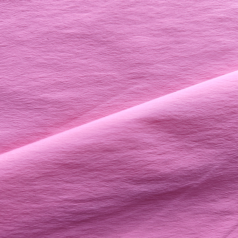 Was macht wasserdichte, atmungsaktive Sportstoffe eigentlich aus?